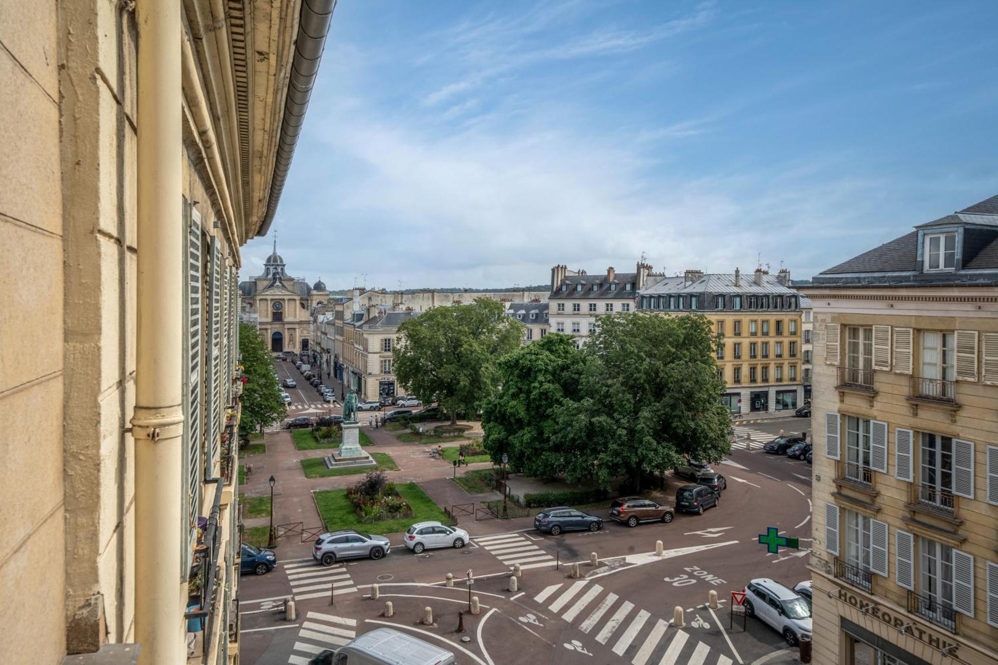 Le Versailles Soleil Classe 3 Etoiles Charme & Vue Chapelle Royale Екстер'єр фото