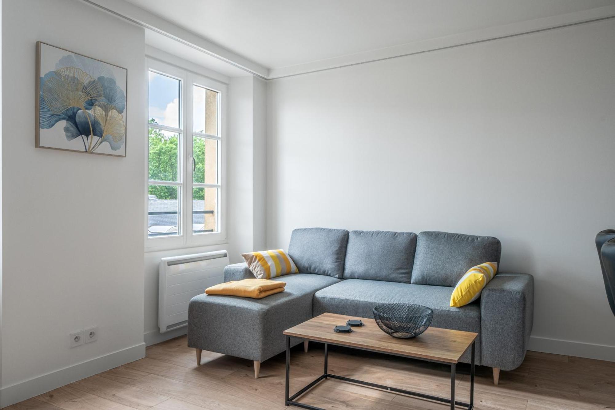 Le Versailles Soleil Classe 3 Etoiles Charme & Vue Chapelle Royale Екстер'єр фото